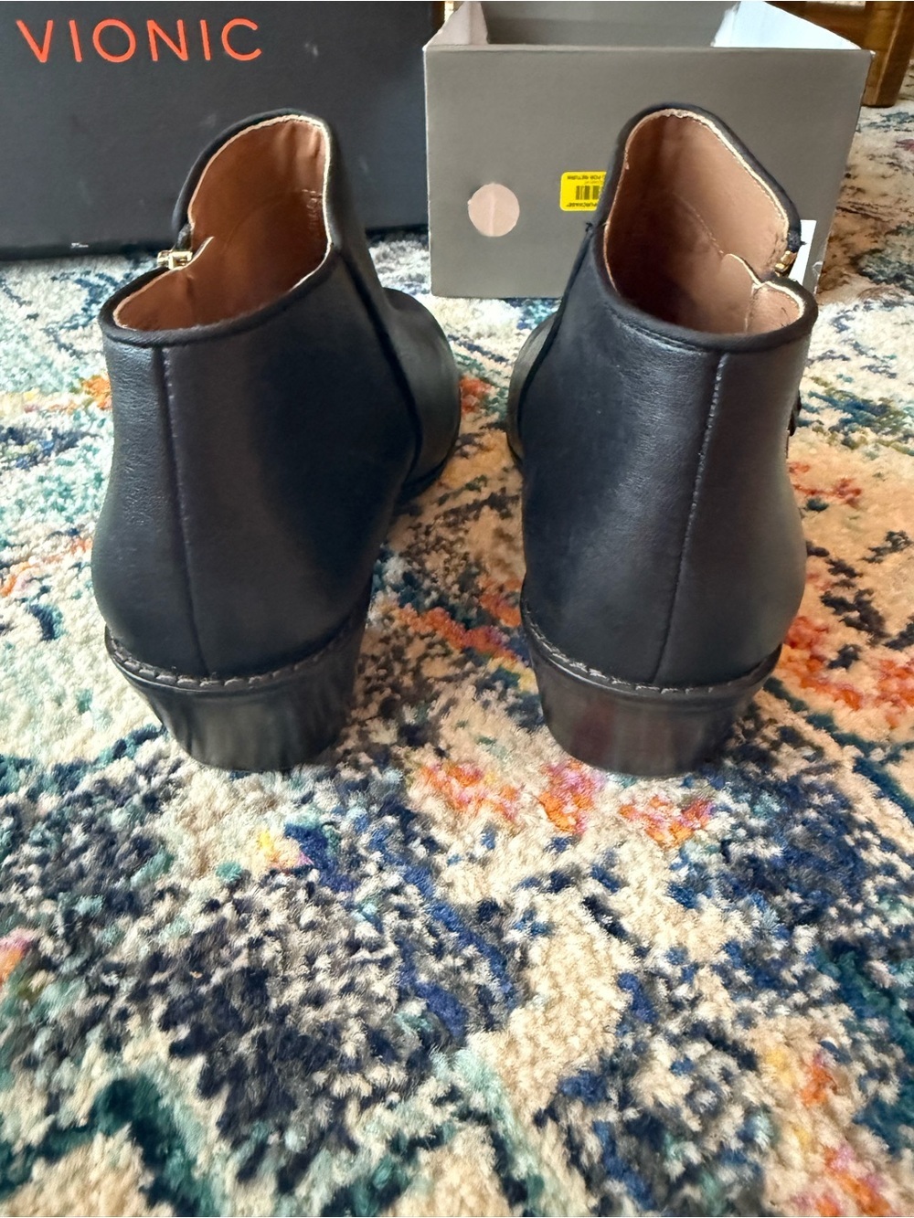VIONIC Joy Jolene Black Leather Ankle Booties Side Zip Comfort Heels Size 7 - Picture 4 of 9